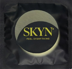 Набір презервативів Skyn Cocktail Club Безлатексні з ароматом коктейлів 12 шт